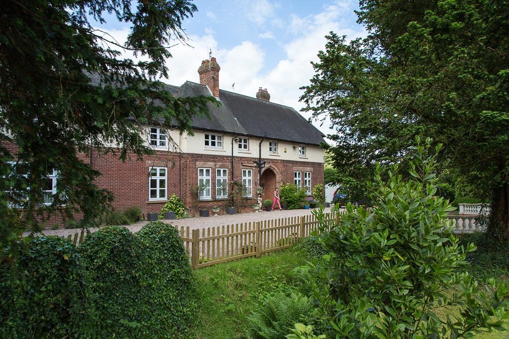 Heywood Hall Denstone Esterno foto